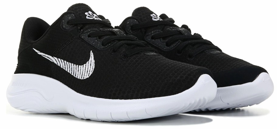 * Nike Women'S Flex Experience 11 Medium/Wide Running Shoe Black/White Wide Women