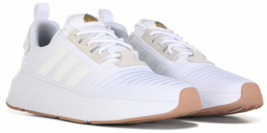 * Women'S Swift Run 23 Sneaker White/Gold/Gum Women